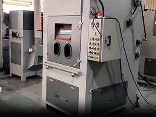 鑫百通轉盤式自動噴砂機工作視頻